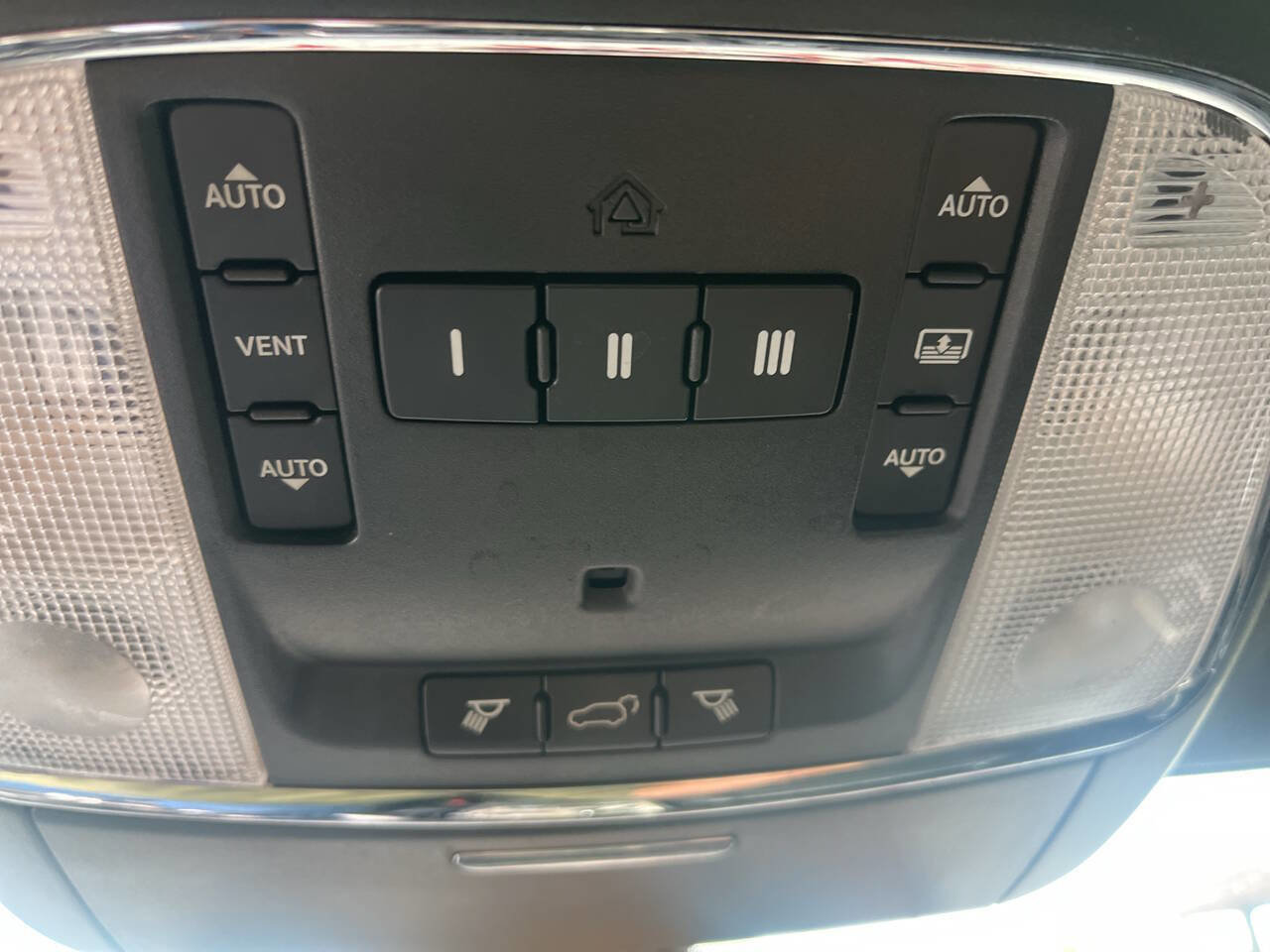 Used 2014 Jeep Grand Cherokee Limited w/ Luxury Group II image 20