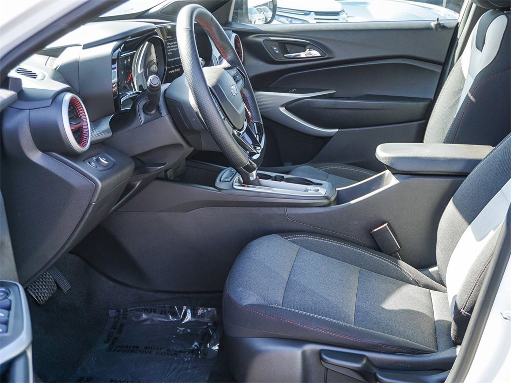 Used 2026 Chevrolet Trax RS w/ Sunroof Package image 17