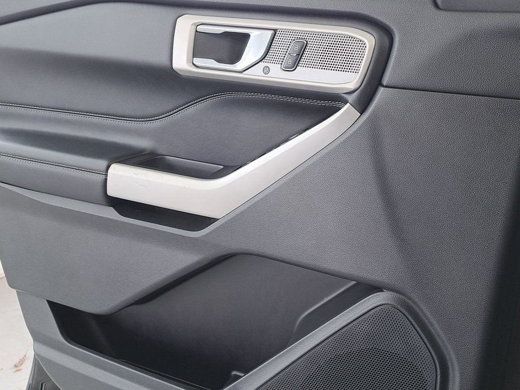 Used 2022 Ford Explorer Limited image 22