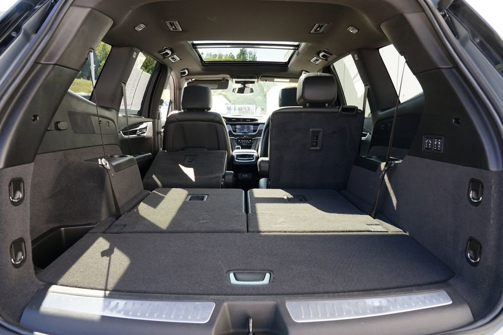 Used 2025 Cadillac XT6 Premium Luxury image 31