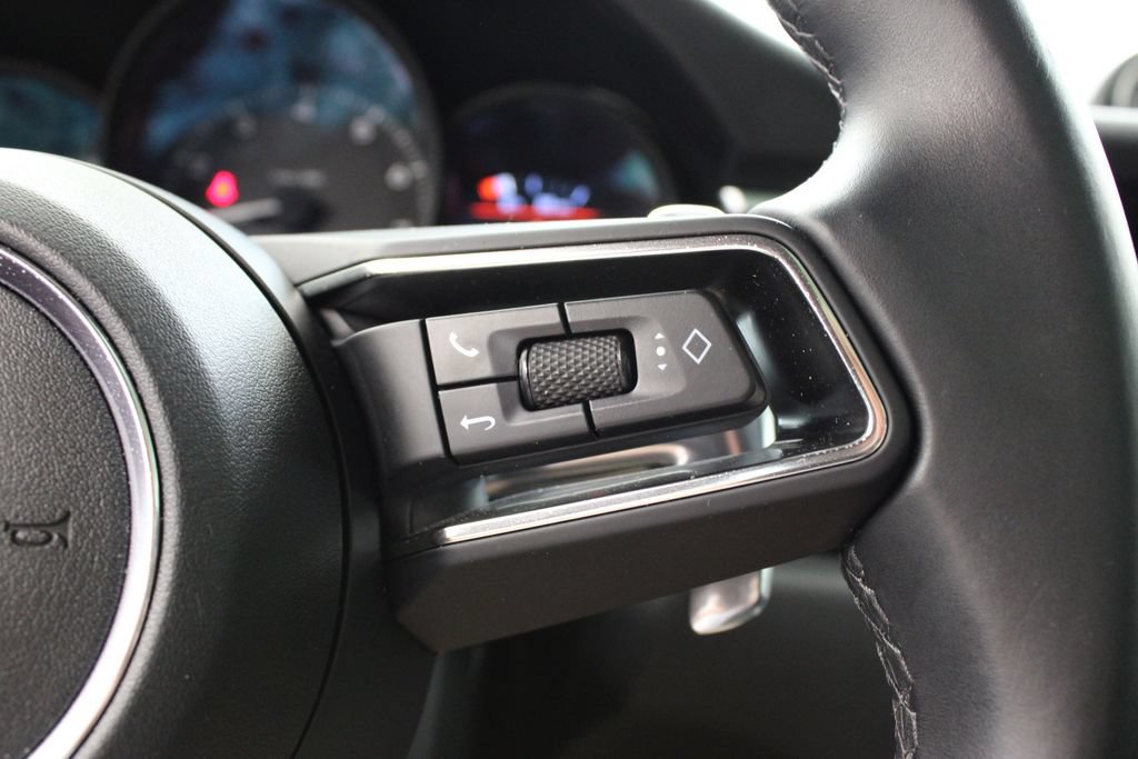 Certified 2023 Porsche Macan AWD/4WD image 33