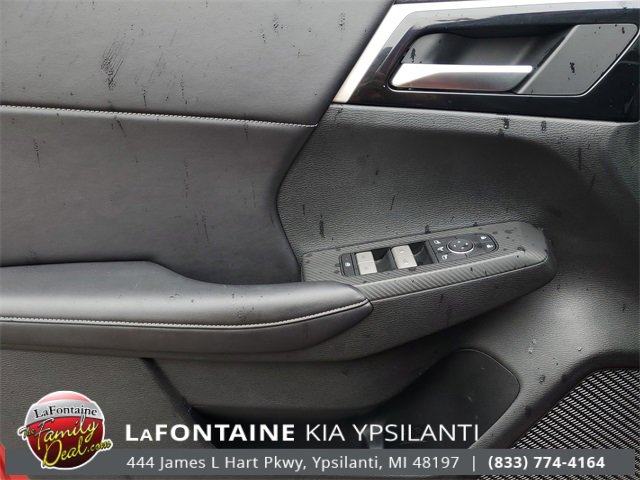 Used 2024 Mitsubishi Outlander SE Black Edition image 16