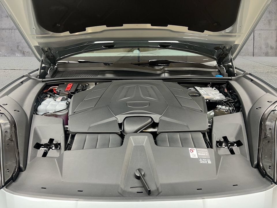 New 2026 Porsche Cayenne Coupe AWD/4WD image 32