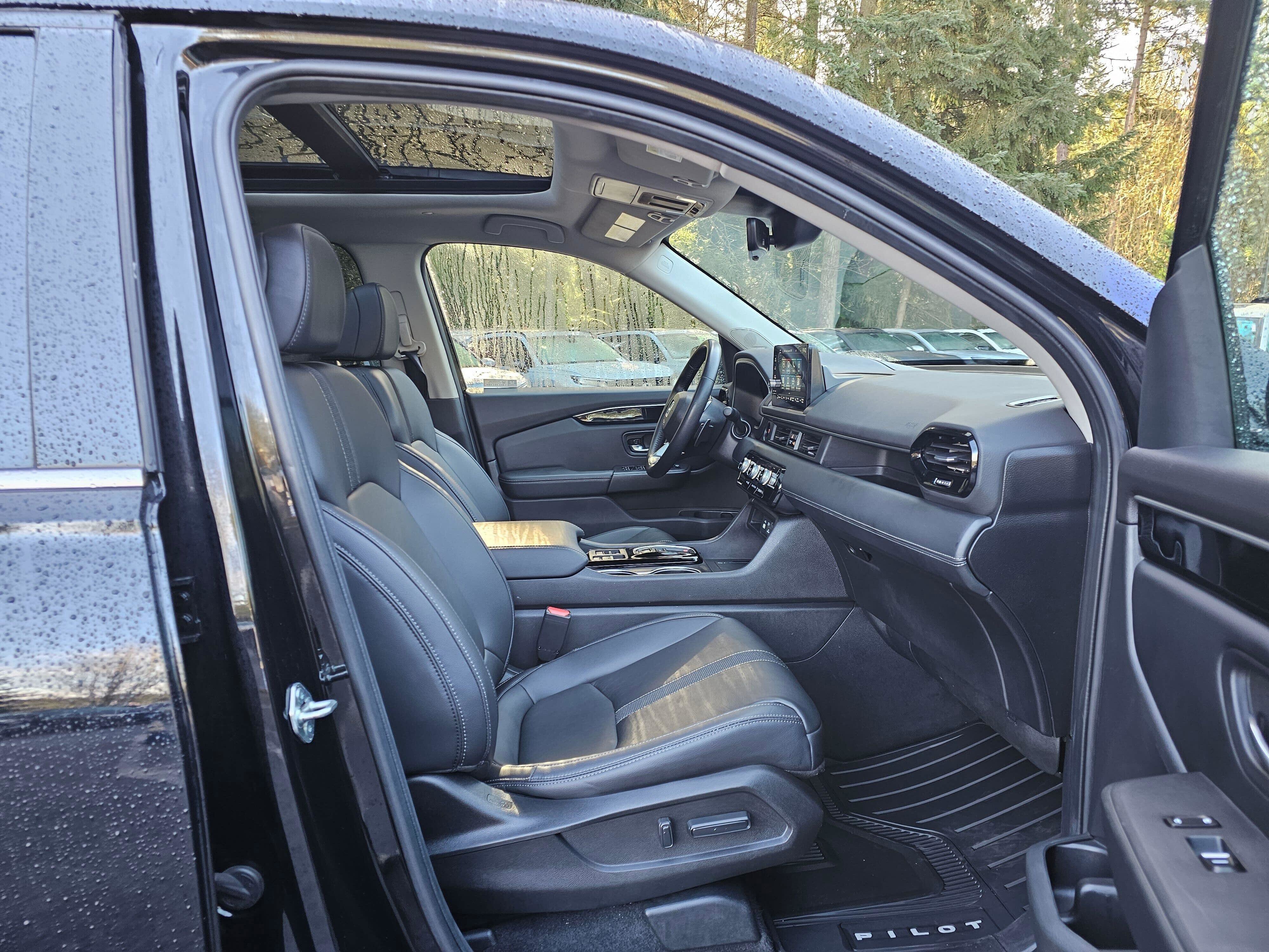 Used 2023 Honda Pilot Touring image 11