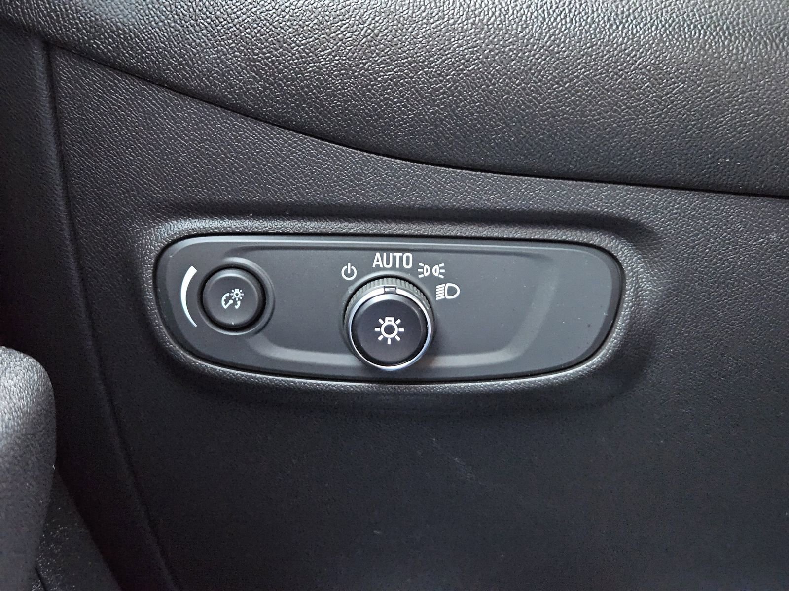 Certified 2022 Chevrolet Equinox RS FWD image 24