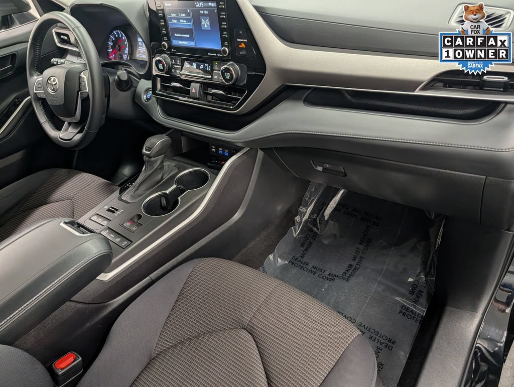 Used 2022 Toyota Highlander LE AWD/4WD image 29