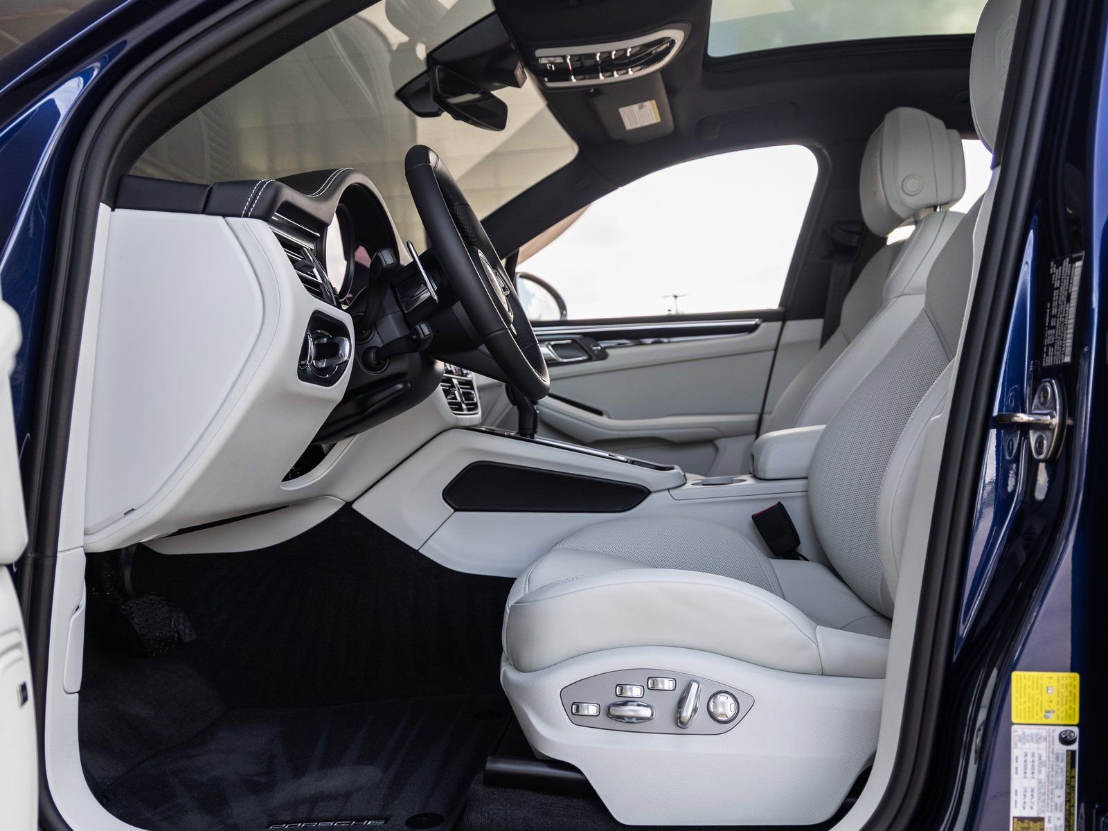 New 2026 Porsche Macan Turbo image 24