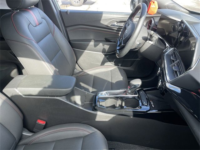 Used 2024 Chevrolet Trax RS w/ Sunroof Package image 12