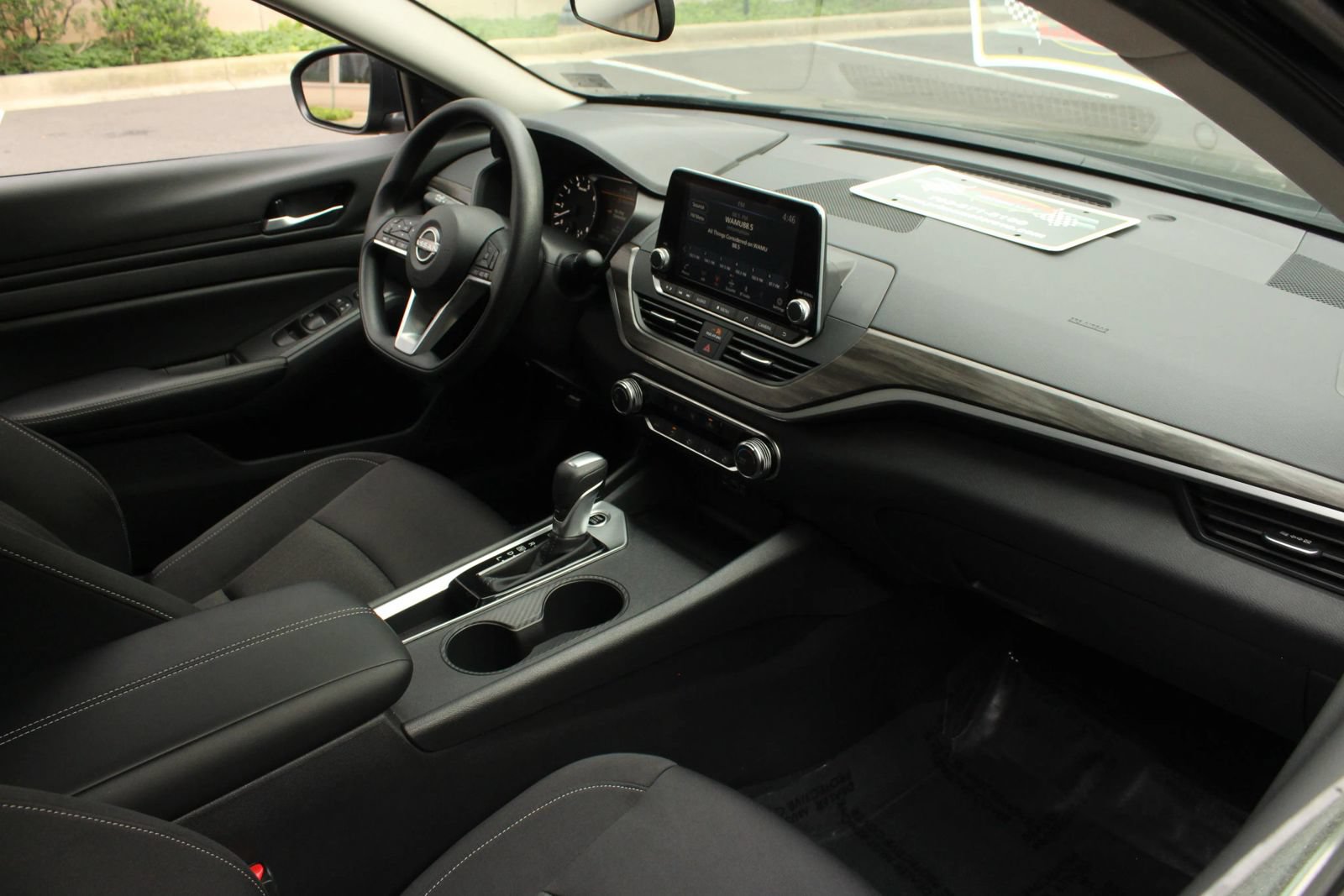Used 2025 Nissan Altima 2.5 SV FWD image 25