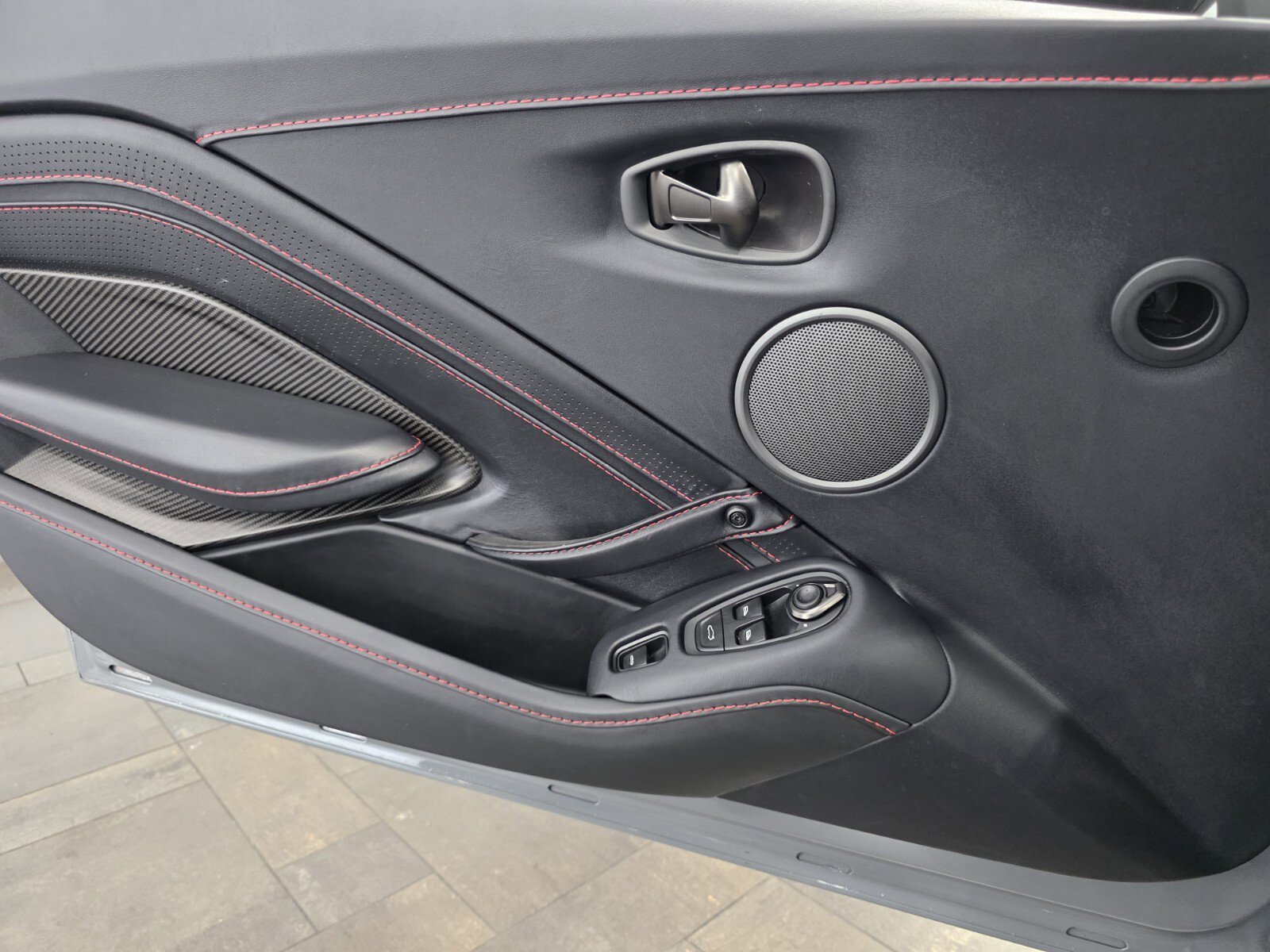 Used 2023 Aston Martin V8 Vantage Roadster image 16