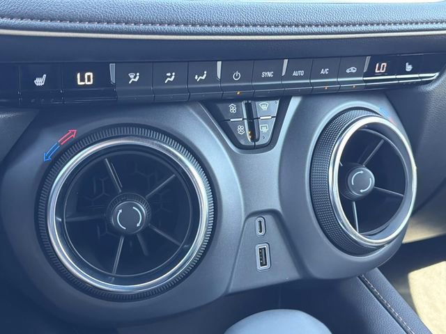 Used 2022 Chevrolet Blazer Premier FWD image 32