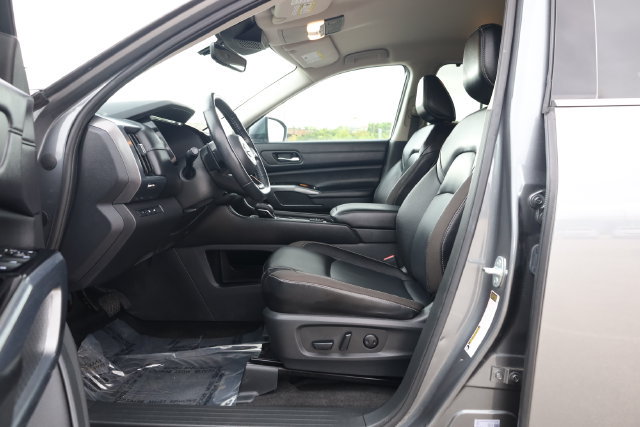 Used 2024 Nissan Pathfinder SL AWD/4WD image 12