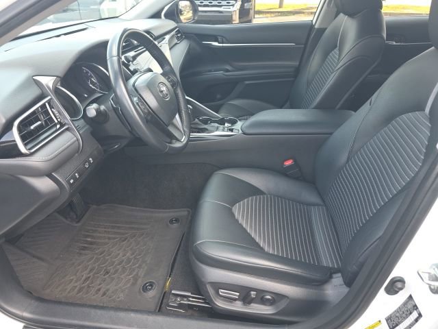 Used 2020 Toyota Camry SE w/ Sunroof Package FWD image 9