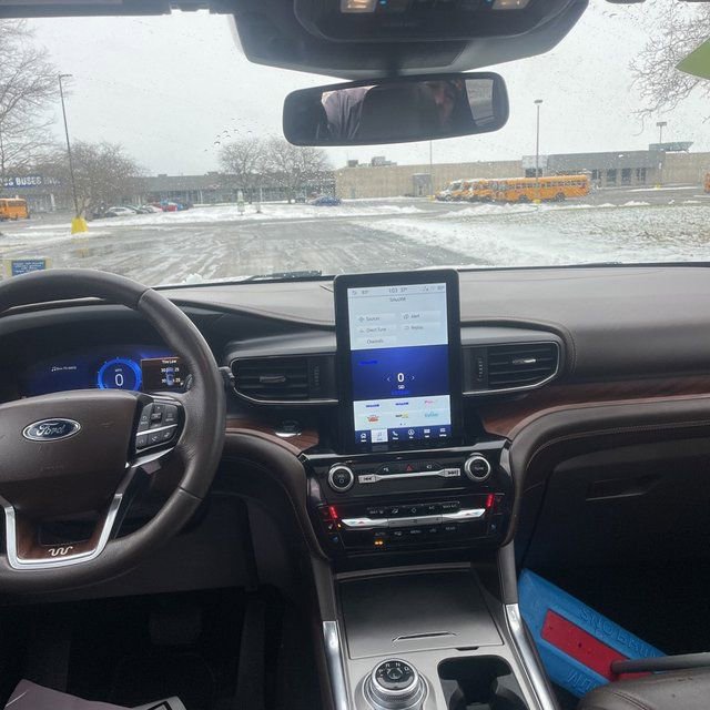 Used 2022 Ford Explorer King Ranch w/ Premium Technology Package image 9