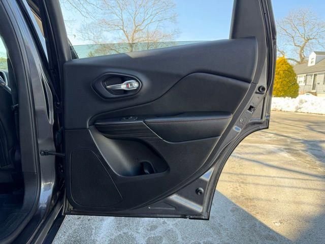 Used 2014 Jeep Cherokee Trailhawk w/ Leather Interior Group image 18