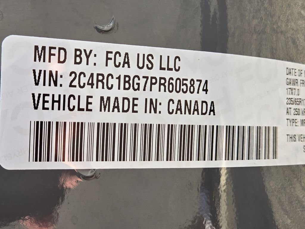 Used 2023 Chrysler Pacifica Touring-L FWD image 37