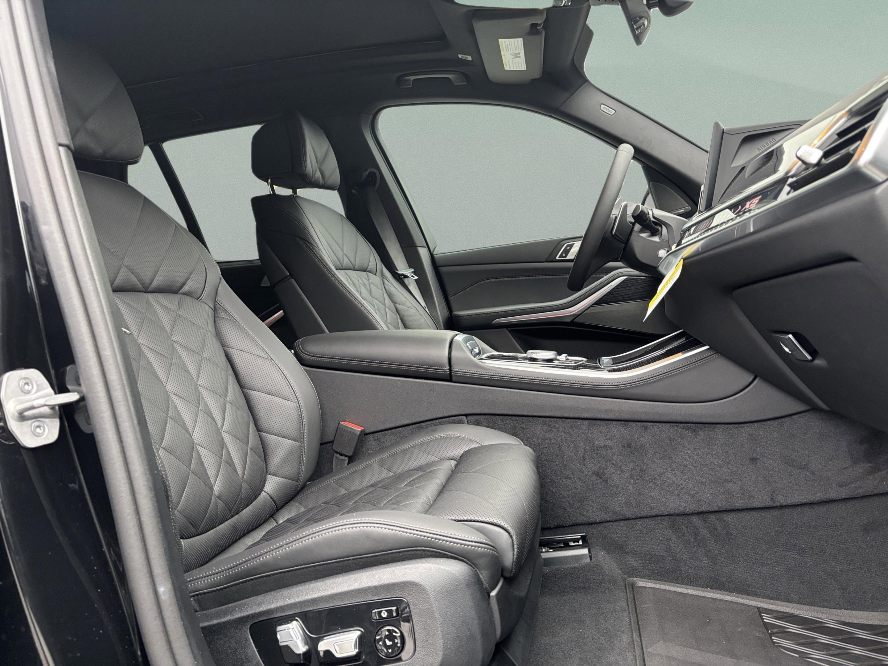 Used 2026 BMW X5 xDrive40i w/ M Sport Package image 24