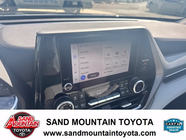 Used 2023 Toyota Highlander LE AWD/4WD image 23