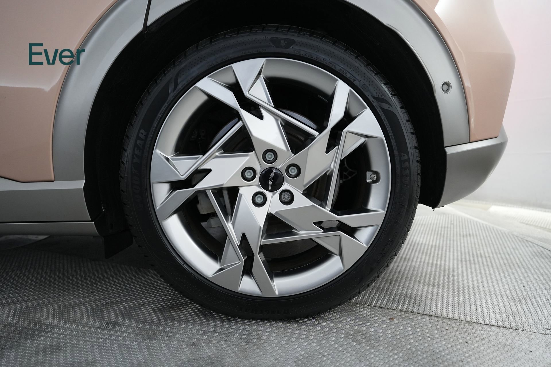 Used 2023 Genesis GV60 Performance image 9