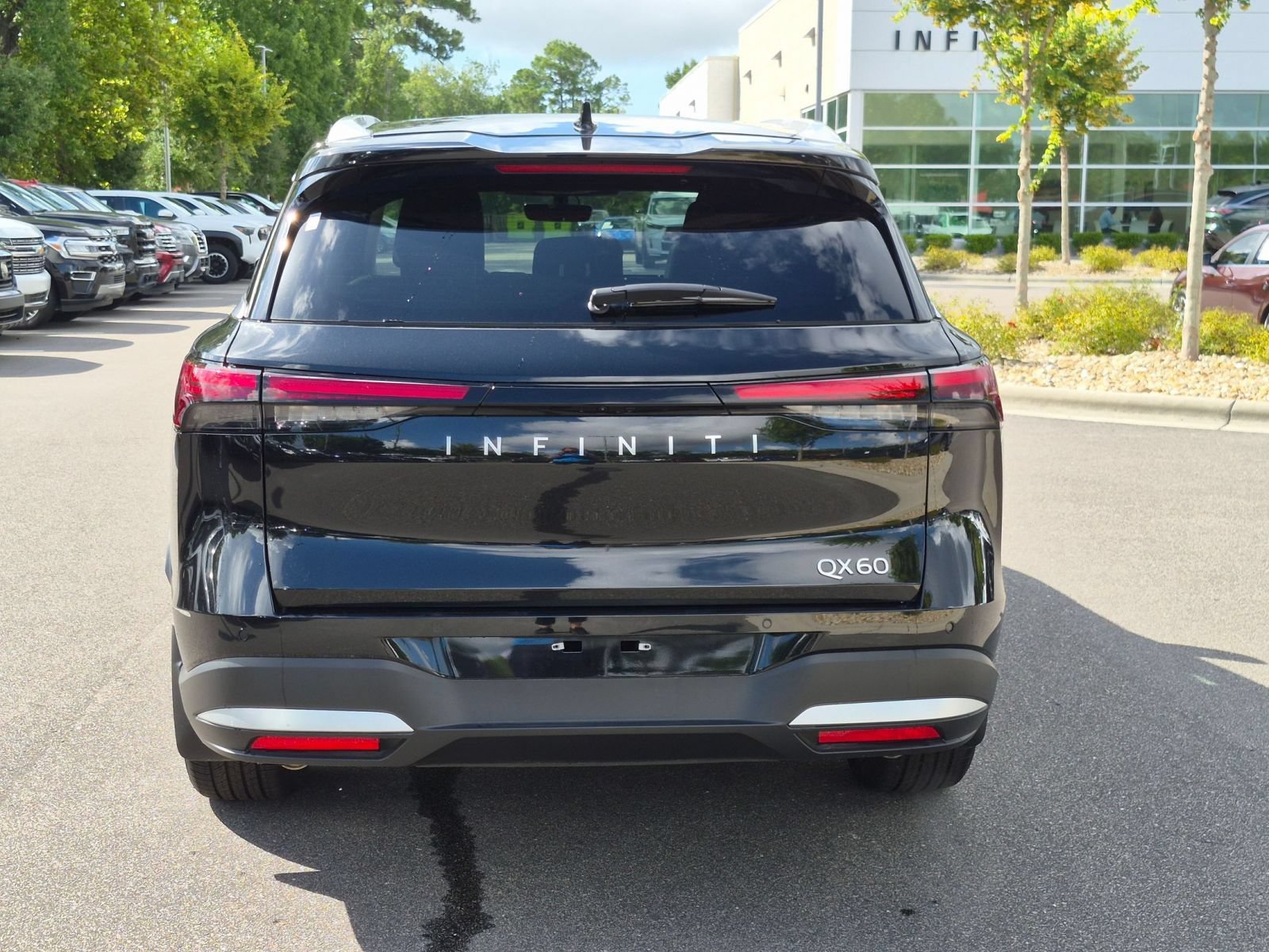 Used 2026 INFINITI QX60 Luxe w/ Cargo Package FWD image 4