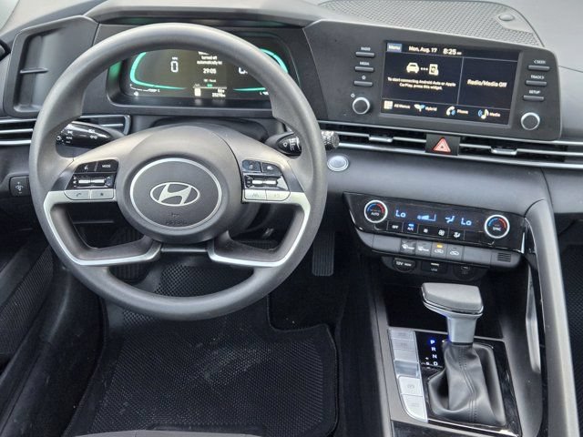 Certified 2025 Hyundai Elantra Hybrid FWD image 27