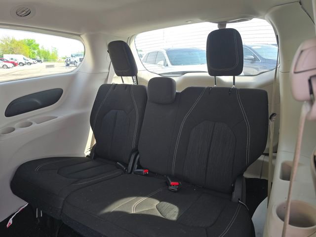 Used 2024 Chrysler Voyager LX FWD image 14