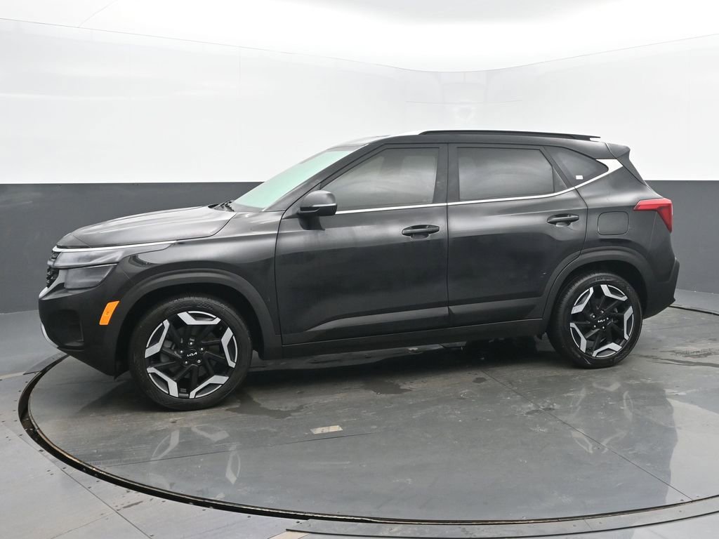 Used 2025 Kia Seltos SX w/ SX Sunroof Package image 2