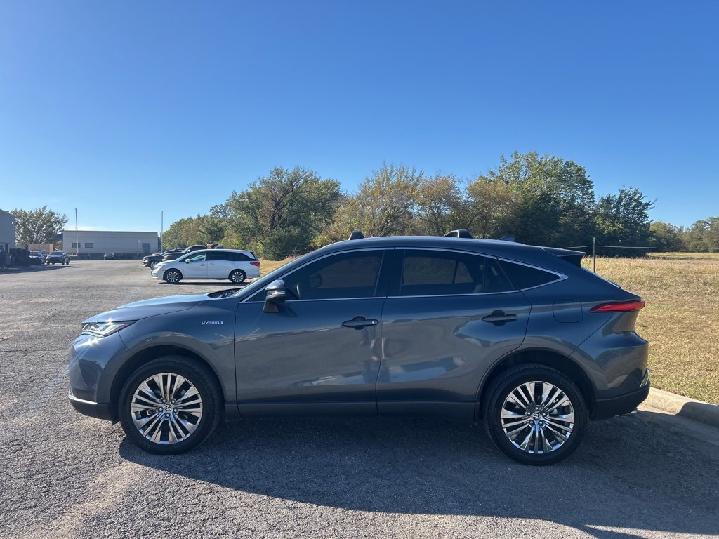 Used 2021 Toyota Venza Limited w/ Carpet Mat Package (TMS) image 9