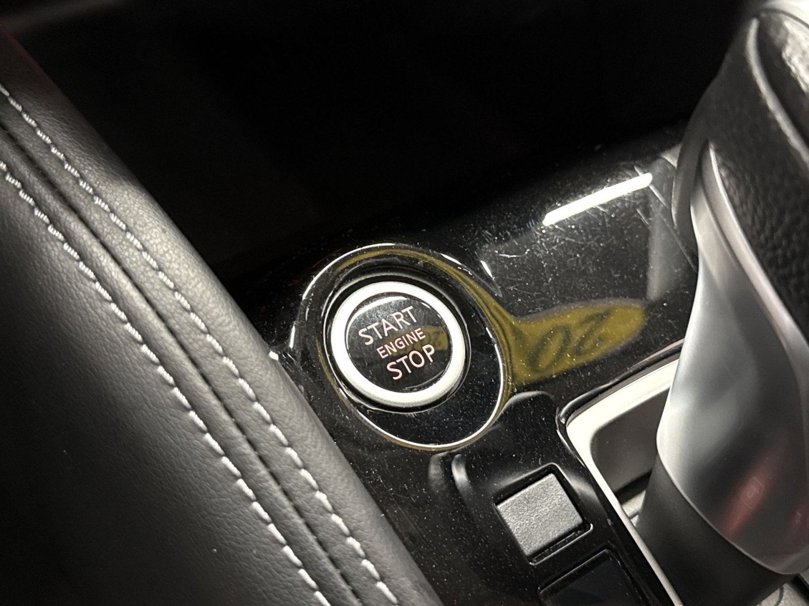 Used 2018 Nissan Kicks SR w/ Premium Package FWD image 35