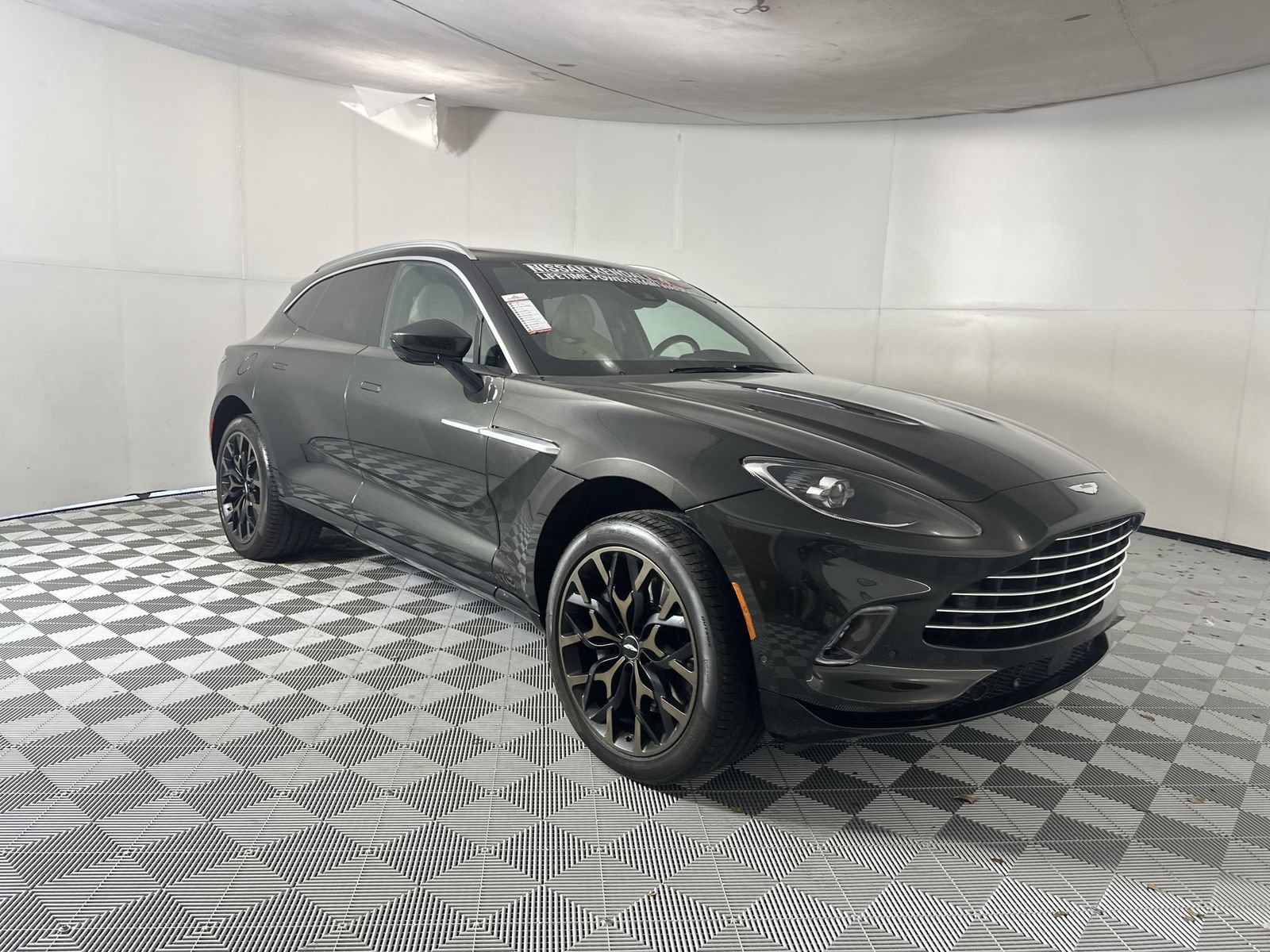 Used 2021 Aston Martin DBX AWD/4WD image 2