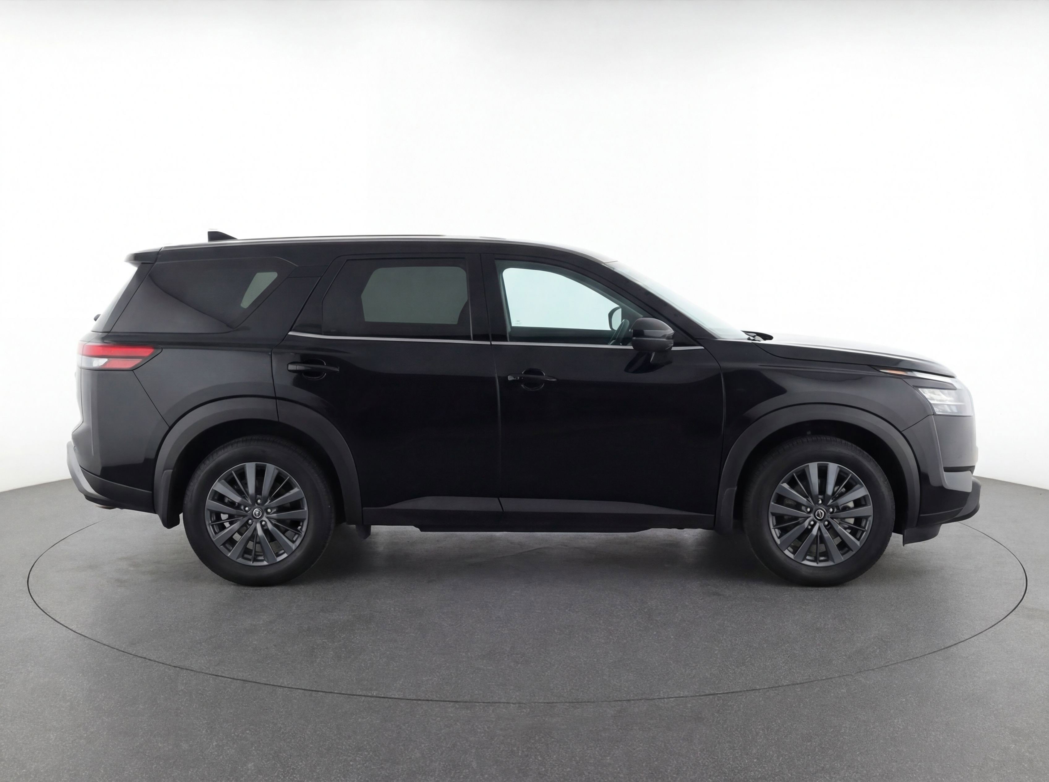 Used 2024 Nissan Pathfinder S FWD image 11