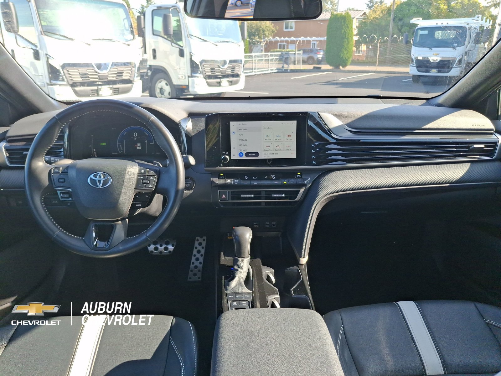 Used 2025 Toyota Camry SE FWD image 9