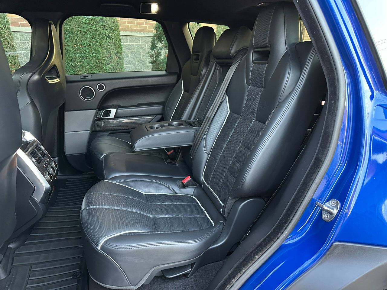 Used 2015 Land Rover Range Rover Sport SVR image 11