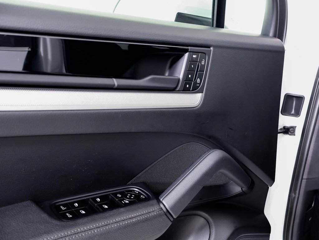 Used 2024 Porsche Cayenne image 20