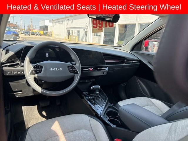 Used 2025 Kia Niro SX image 8
