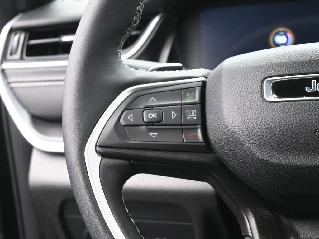 Used 2024 Jeep Grand Cherokee L Laredo w/ Luxury Tech Group I image 32