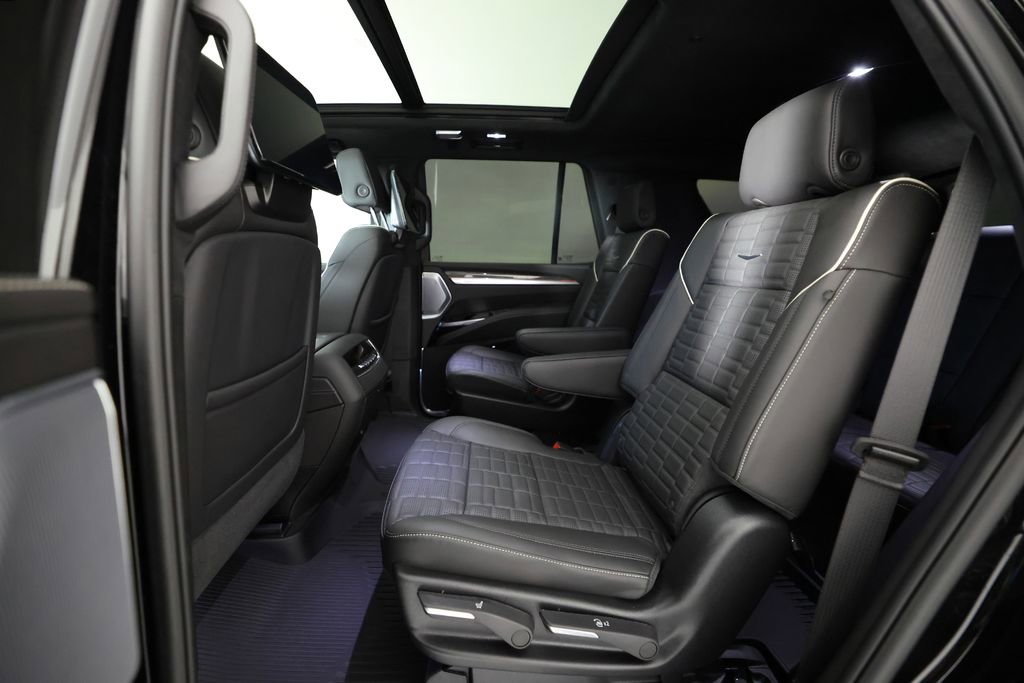 Used 2026 Cadillac Escalade V w/ LPO, ONYX Package image 16