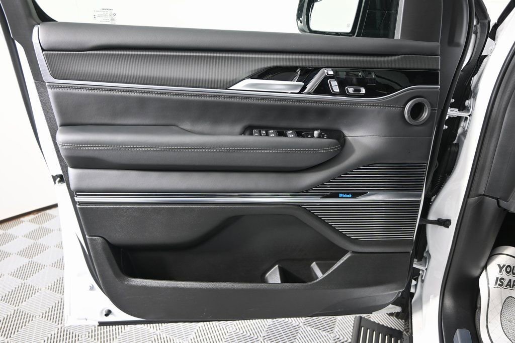 New 2026 Jeep Grand Wagoneer Summit w/ Premium Group III image 20