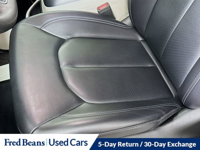 Used 2023 Chrysler Pacifica Touring-L FWD image 19