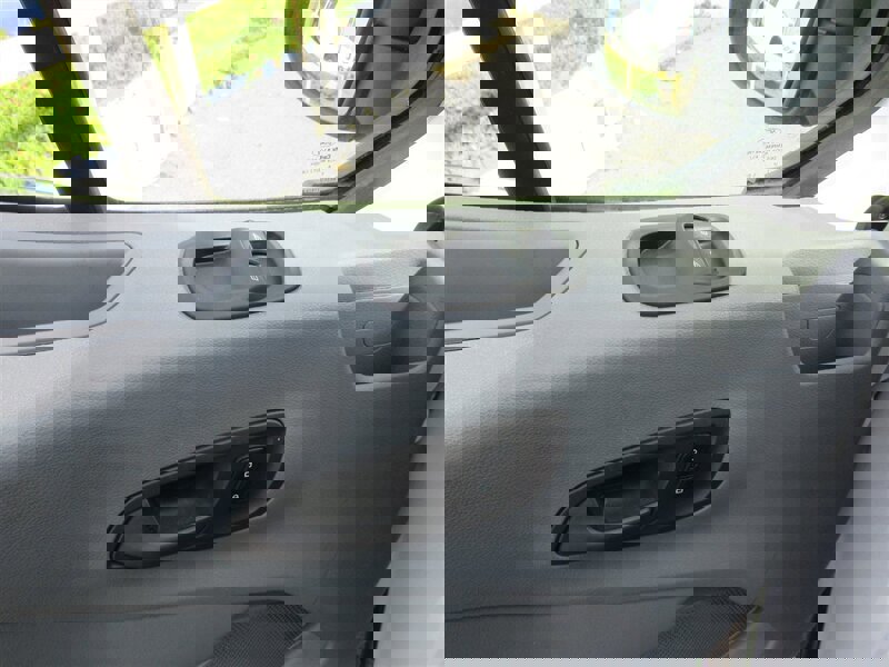 Used 2018 Ford Transit 150 XLT image 21