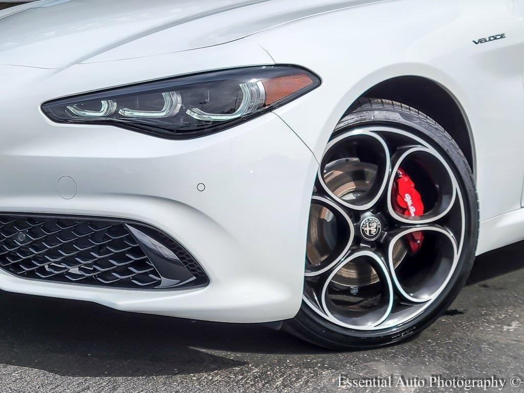 New 2025 Alfa Romeo Giulia AWD w/ Veloce Package AWD image 3