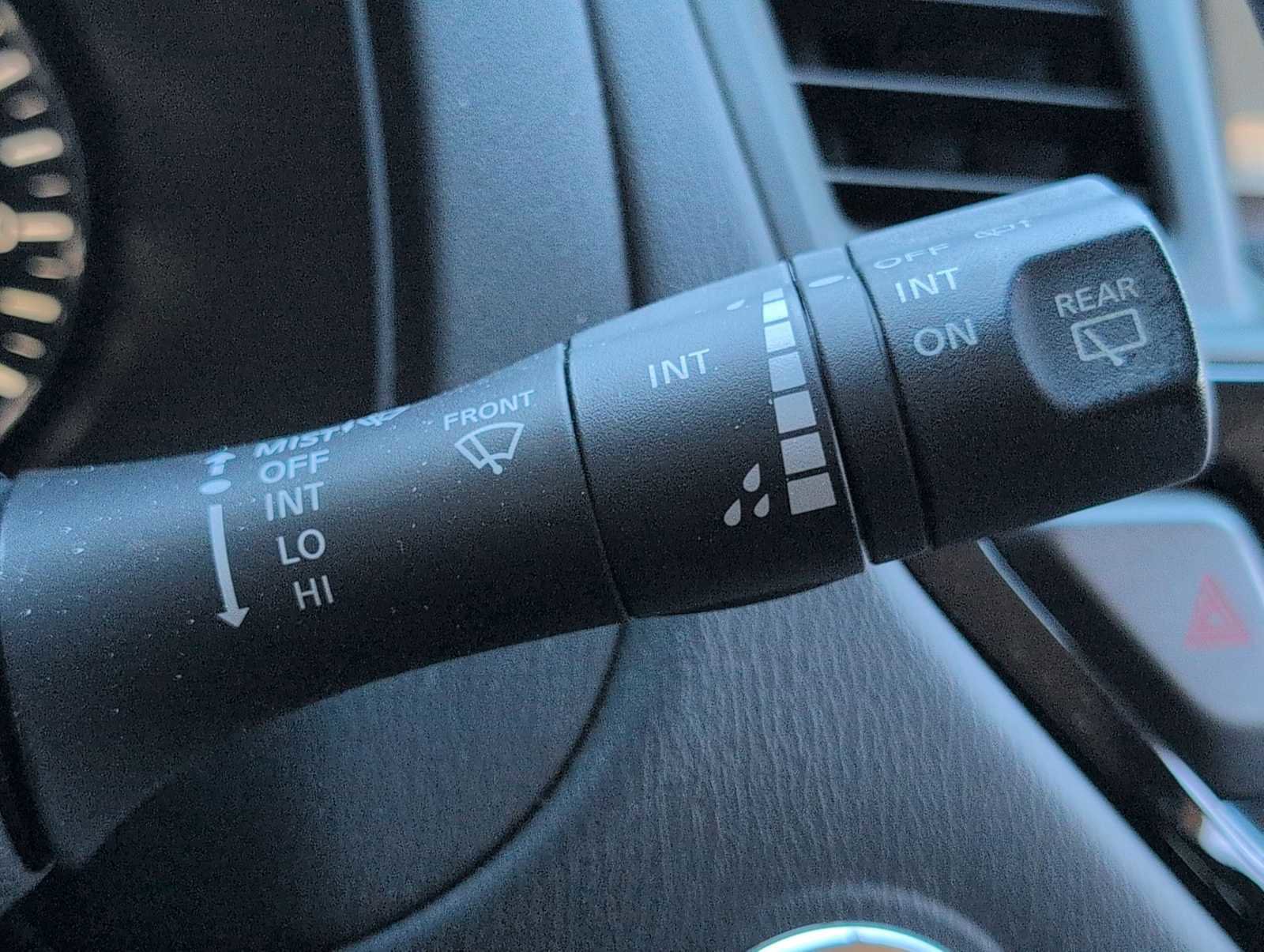 Used 2014 Nissan Pathfinder SV image 25