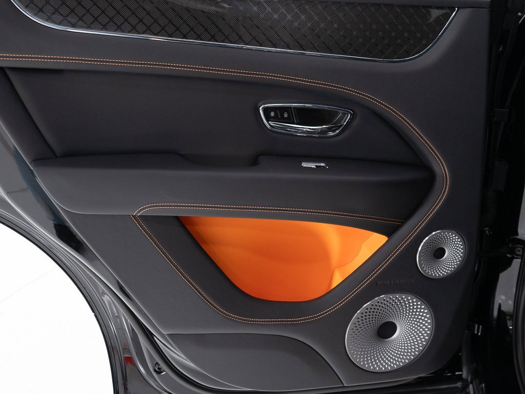 Used 2025 Bentley Bentayga image 22