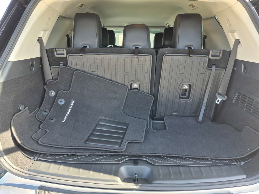 Used 2023 Nissan Pathfinder SL FWD image 8