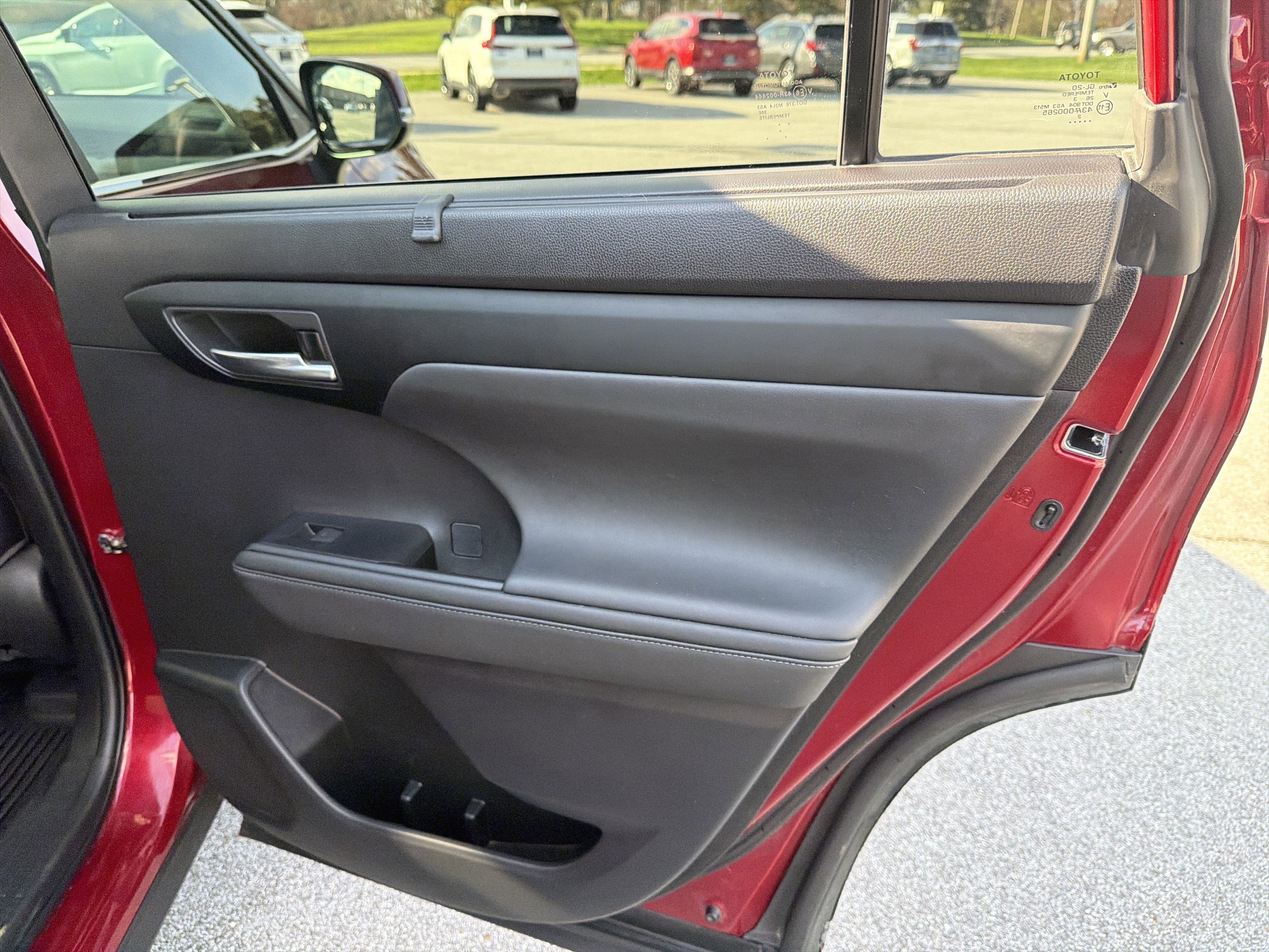 Used 2023 Toyota Highlander XLE AWD/4WD image 70