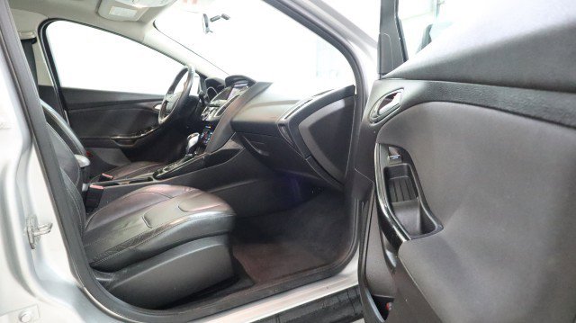 Used 2015 Ford Focus Titanium FWD image 10