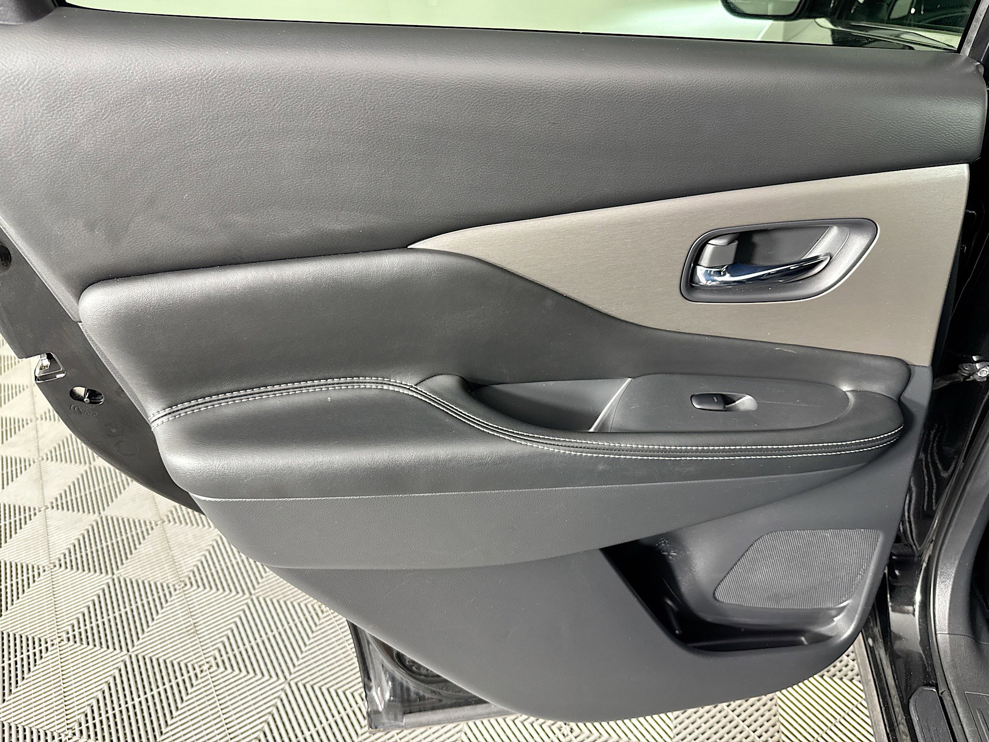 Used 2019 Nissan Murano S image 25