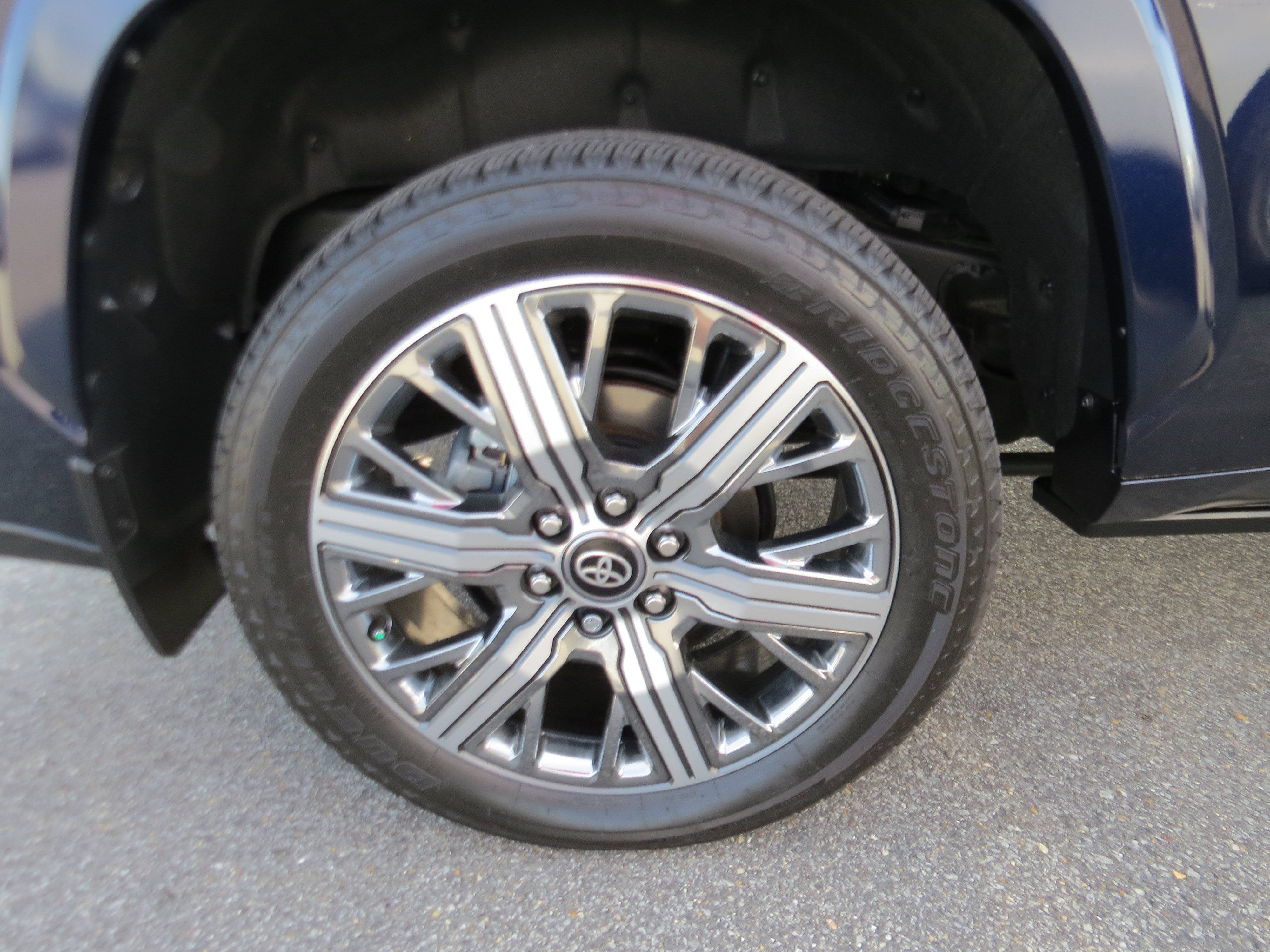 Used 2025 Toyota Sequoia Capstone AWD/4WD image 10