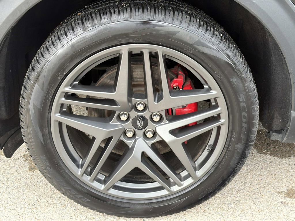 Used 2025 Ford Explorer ST-Line w/ Premium Package image 13