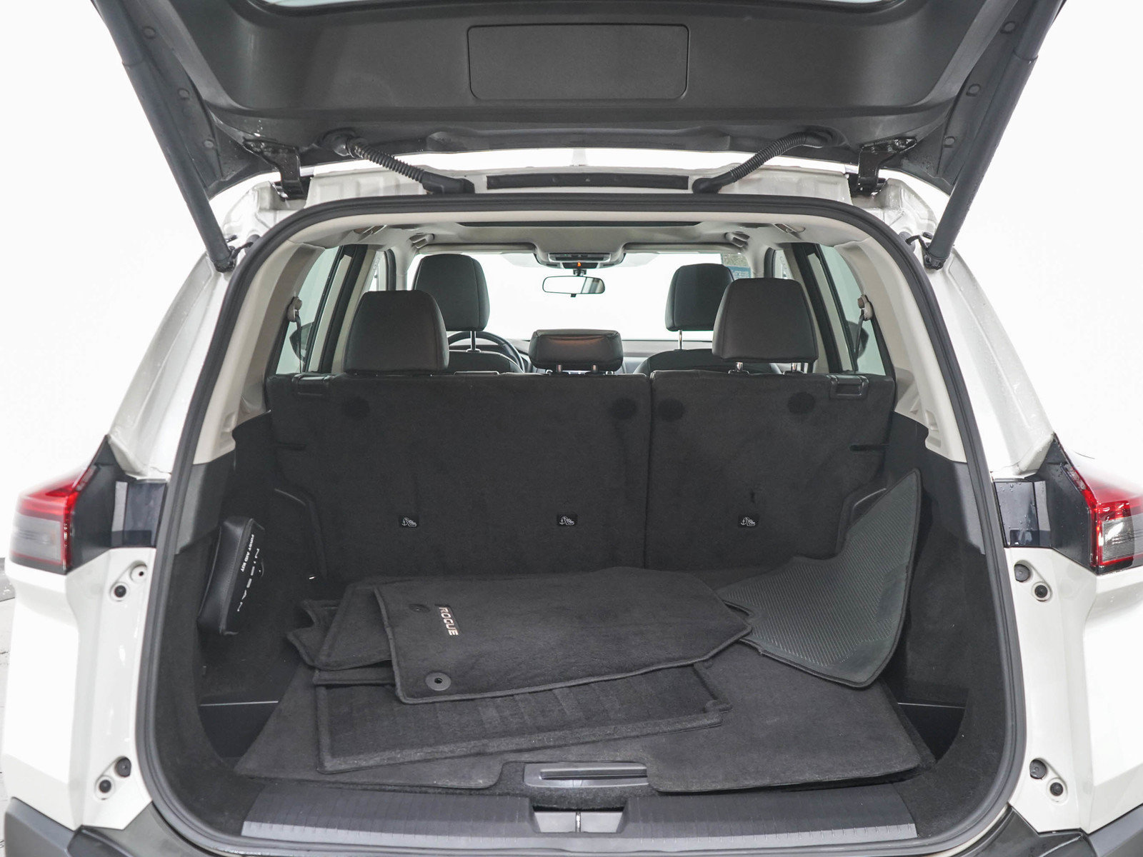 Used 2023 Nissan Rogue SV w/ SV Premium B Package AWD/4WD image 16